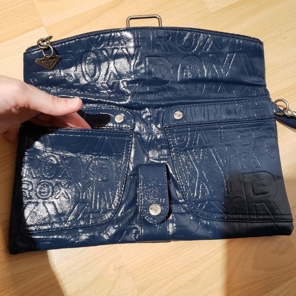 ROXY Foldover Zippered Clutch - Picture 1 of 4